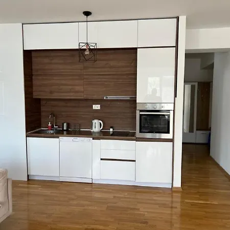 High-end Spacious Next To City Mall *