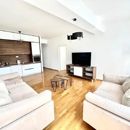 Apartment High-end Spacious Next To City Mall