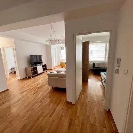 High-end Spacious Next To City Mall *