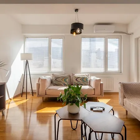 Apartment High-end Spacious Next To City Mall