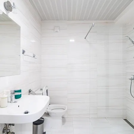 Apartment High-end Spacious Next To City Mall *