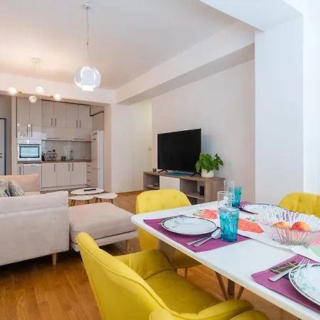 High-end Spacious Next To City Mall * Skopje