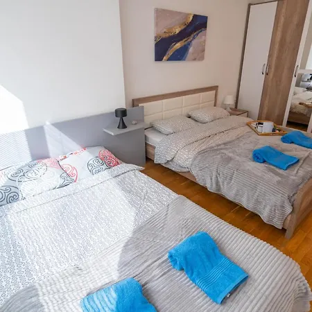 High-end Spacious Next To City Mall