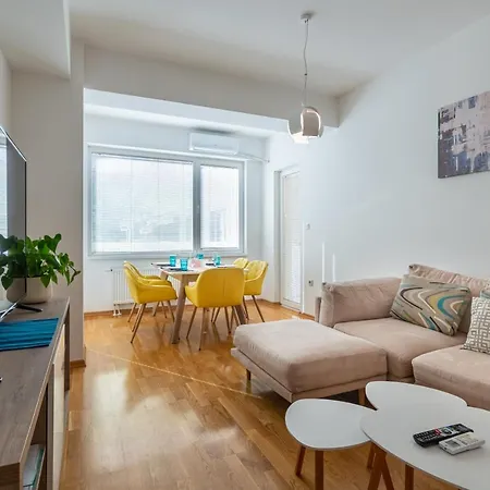 High-end Spacious Next To City Mall *