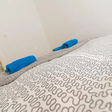 Apartment High-end Spacious Next To City Mall