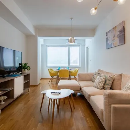 Apartment High-end Spacious Next To City Mall