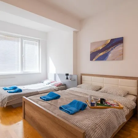 Apartment High-end Spacious Next To City Mall