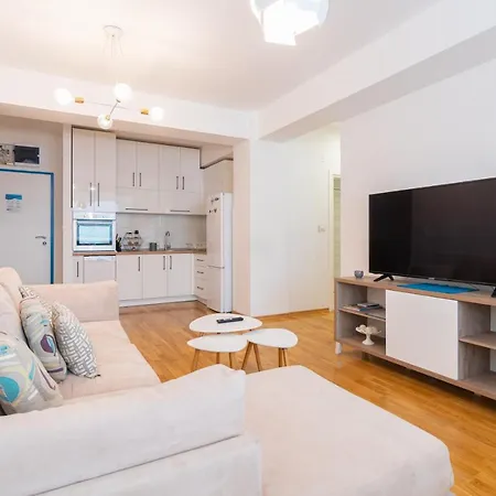 High-end Spacious Next To City Mall *