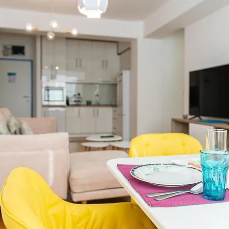 Apartment High-end Spacious Next To City Mall *